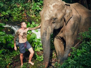 traveler-with-elephant-PYYEKQD