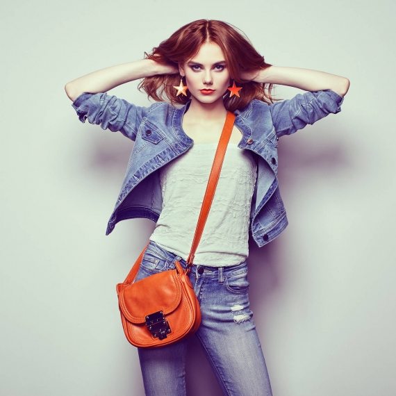 fashion-portrait-of-beautiful-young-woman-with-PAL6KDQ