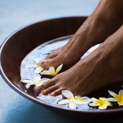 pedicure-at-luxury-spa-8UQ9VW4