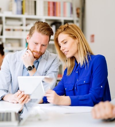 business-people-in-office-5HLCX4S