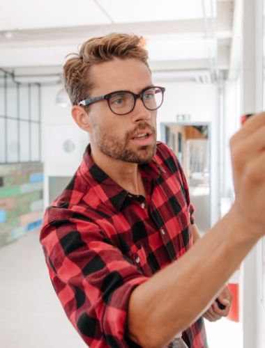 casual-business-giving-a-presentation-to-PJKX6JZ