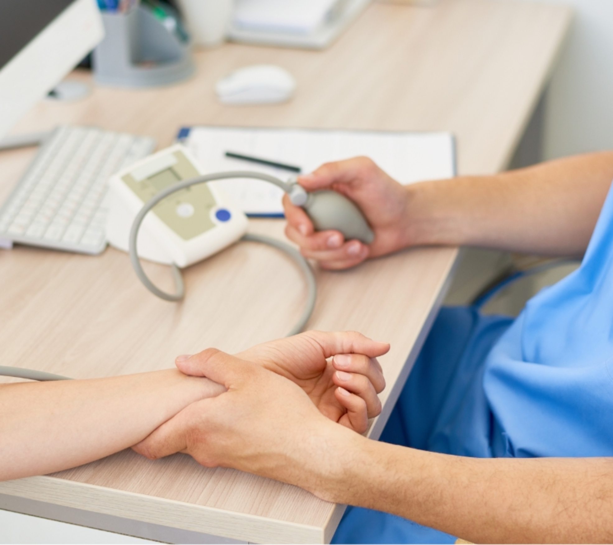 doctor-measuring-blood-pressure-ZF5EDVP