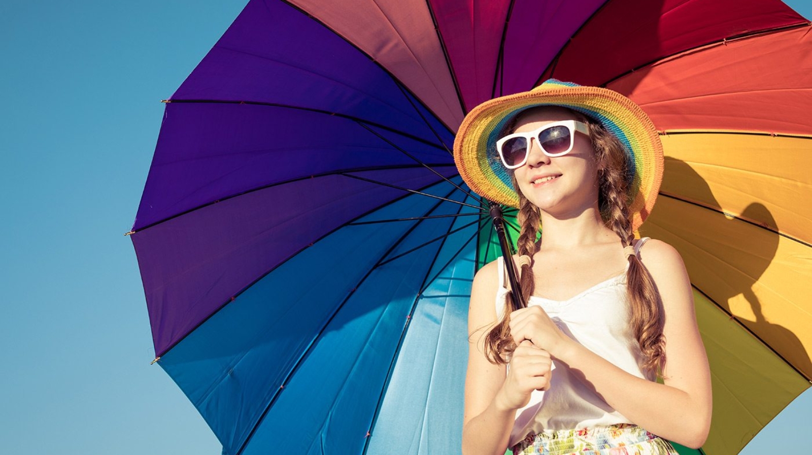 teen-girl-with-umbrella-standing-on-the-beach-at-PMEQ6S8