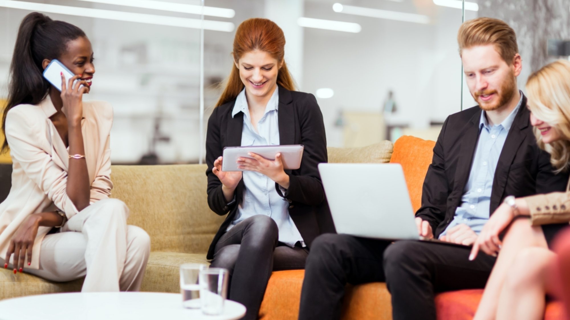 business-people-collaborating-in-office-and-DV2TMHA
