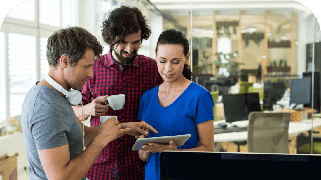 young-friends-working-with-devices (1)