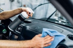 op_detailing-cleaning-salon-with-polishing-spray-SNMF3J5 (3)