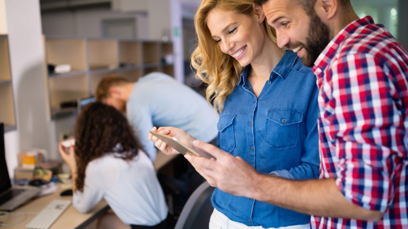 corporate-coworkers-brainstorming-in-company-SXCP-1