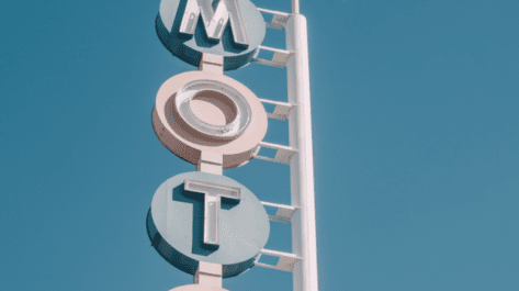 ian-dooley-aaAllJ6bmac-unsplash 1