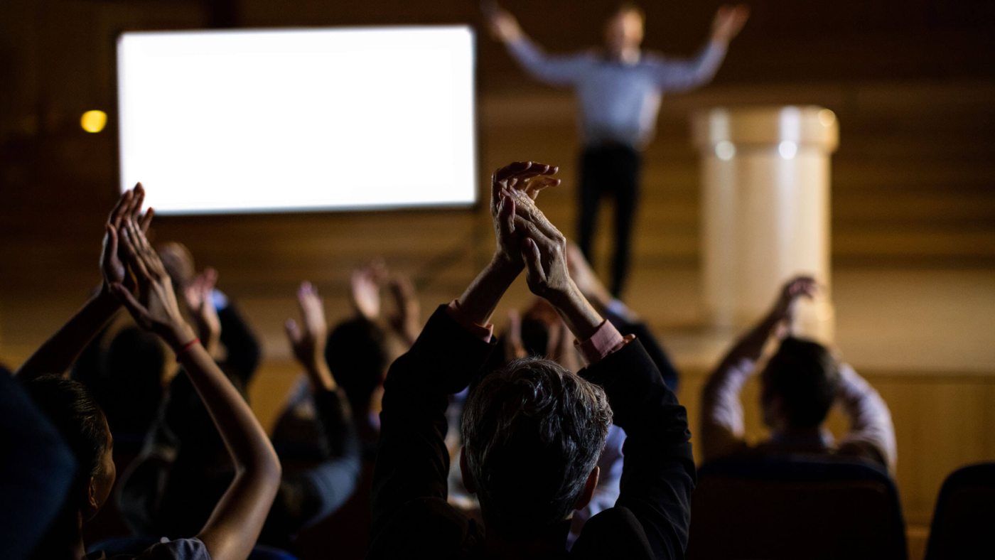 audience-applauding-speaker-after-conference-presentation (1)