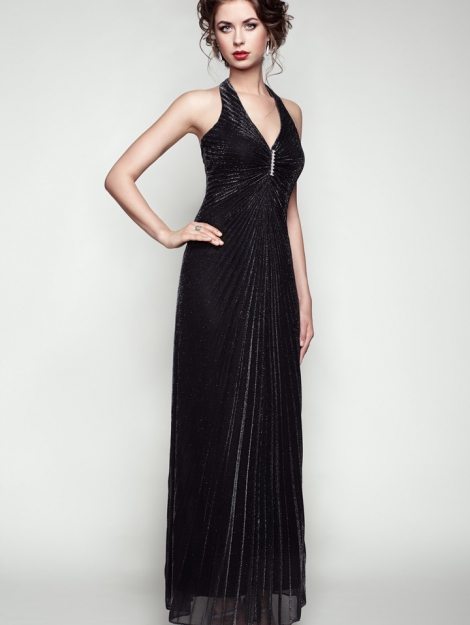 fashion-portrait-of-beautiful-woman-in-elegant-PAXCV62