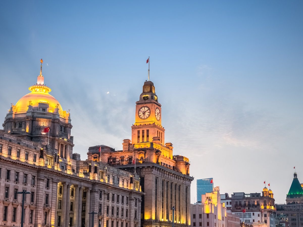 shanghai-excellent-historic-buildings-at-dusk-PJDKRTA
