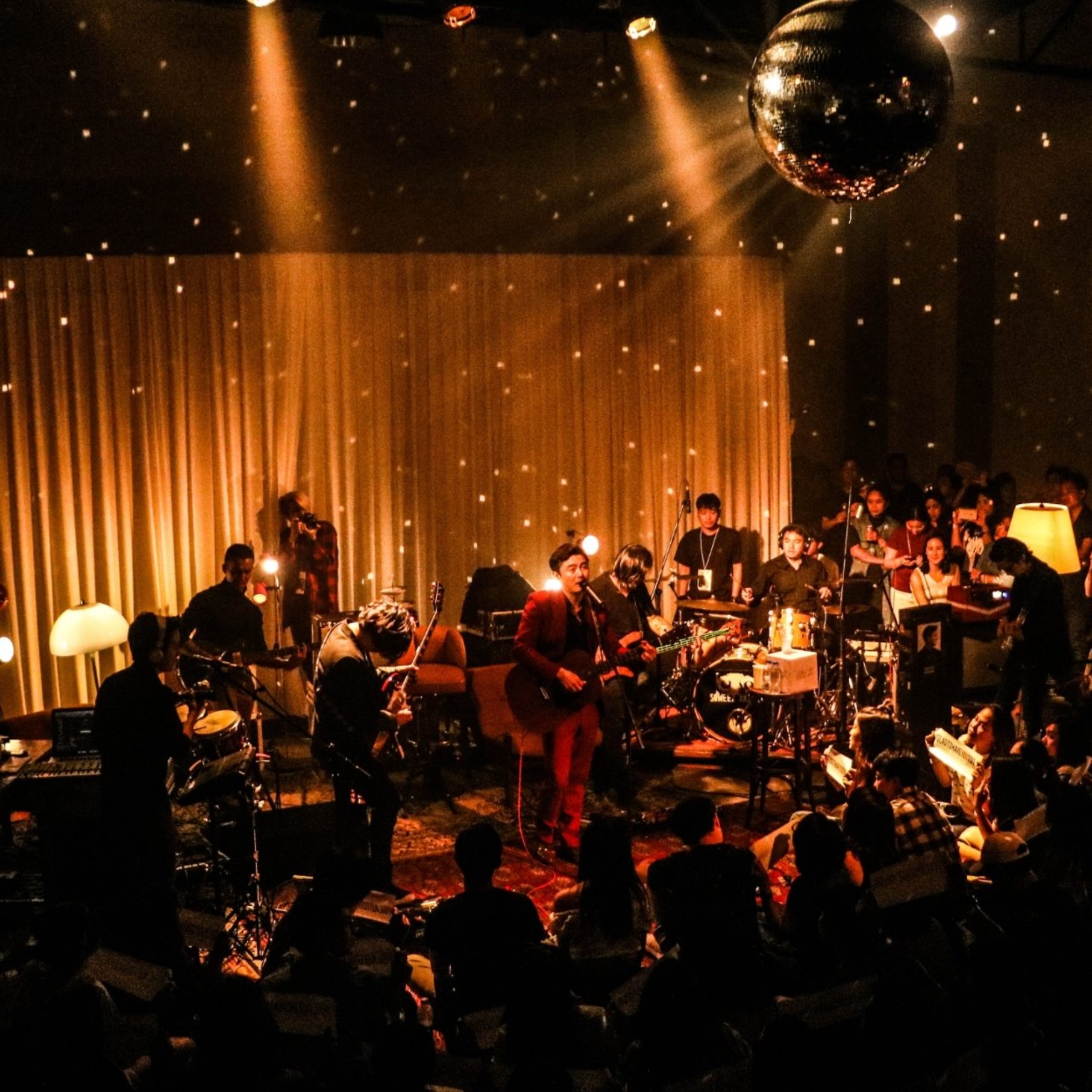 honey-fangs-eC8RDSB7Exk-unsplash