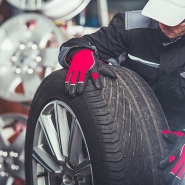 replacing-car-tires-F6SZJYW