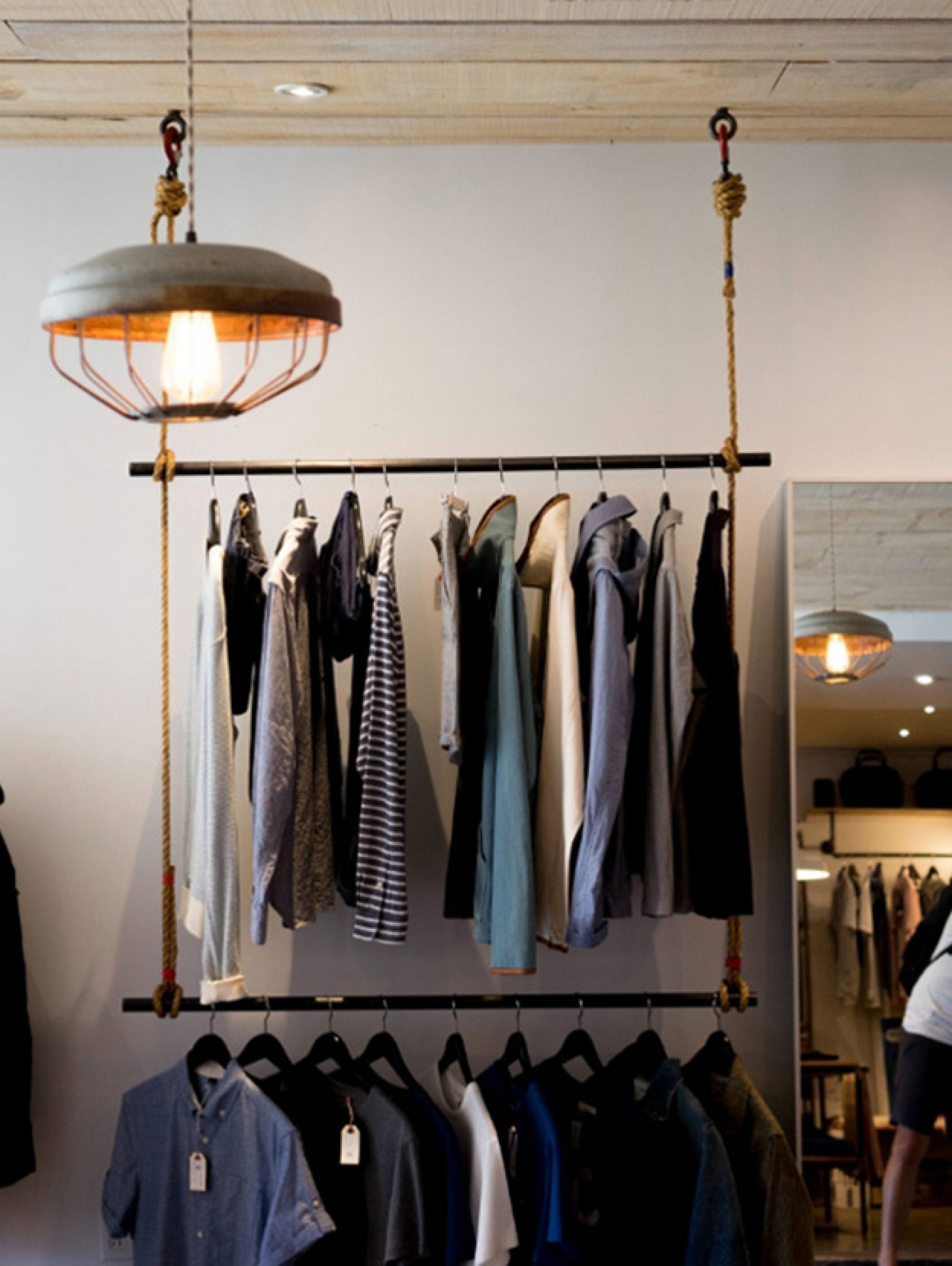 www.pexels.com--photo--closet-shopping-clothes-fashion-26549