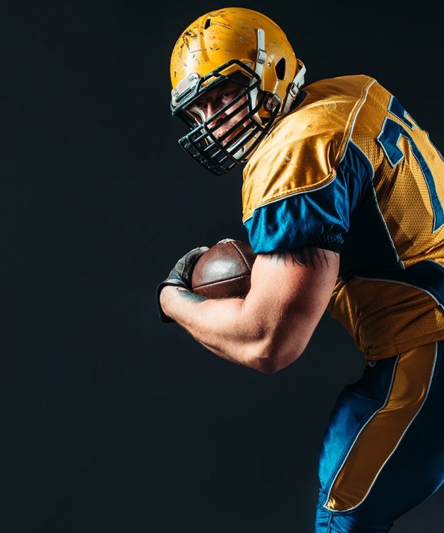 american-football-offensive-player-with-ball-P7XHT3R