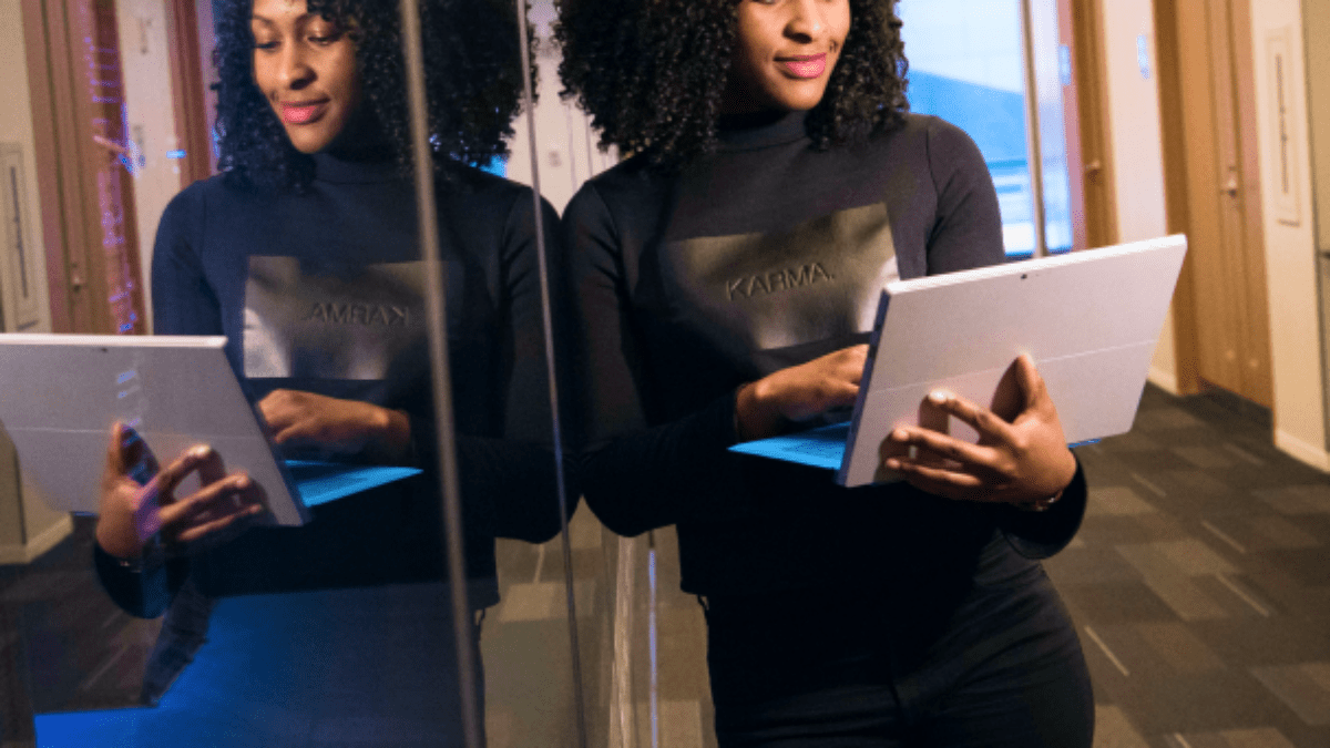 christina-wocintechchat-com-L85a1k-XqH8-unsplash 1