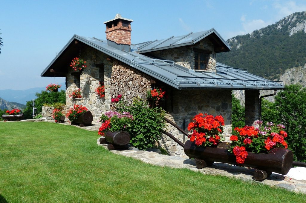 holiday-house-177401_1920