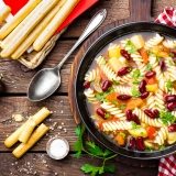minestrone-soup-vegetable-soup-with-pasta-PHU79AS