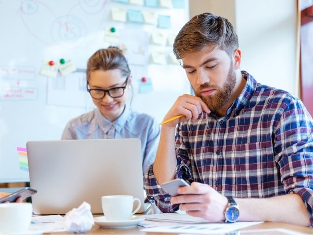 people-working-in-office-P3DBYE3