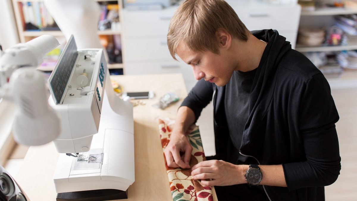 fashion-designer-with-making-dress-at-studio-P75Z6LP
