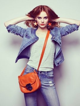fashion-portrait-of-beautiful-young-woman-with-PAL6KDQ