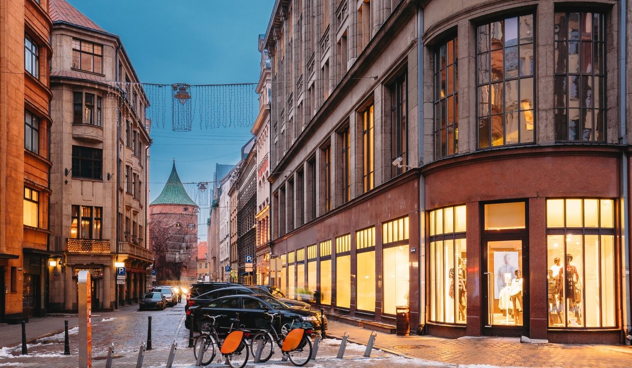 riga-latvia-shop-and-powder-tower-on-valnu-street-P2DNK69