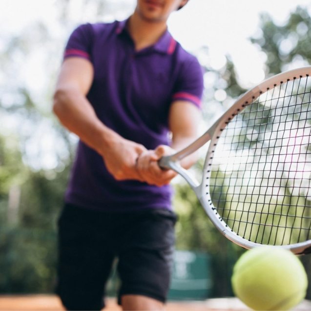 young-man-tennis-player-court-tennis-racket-close-up(3)