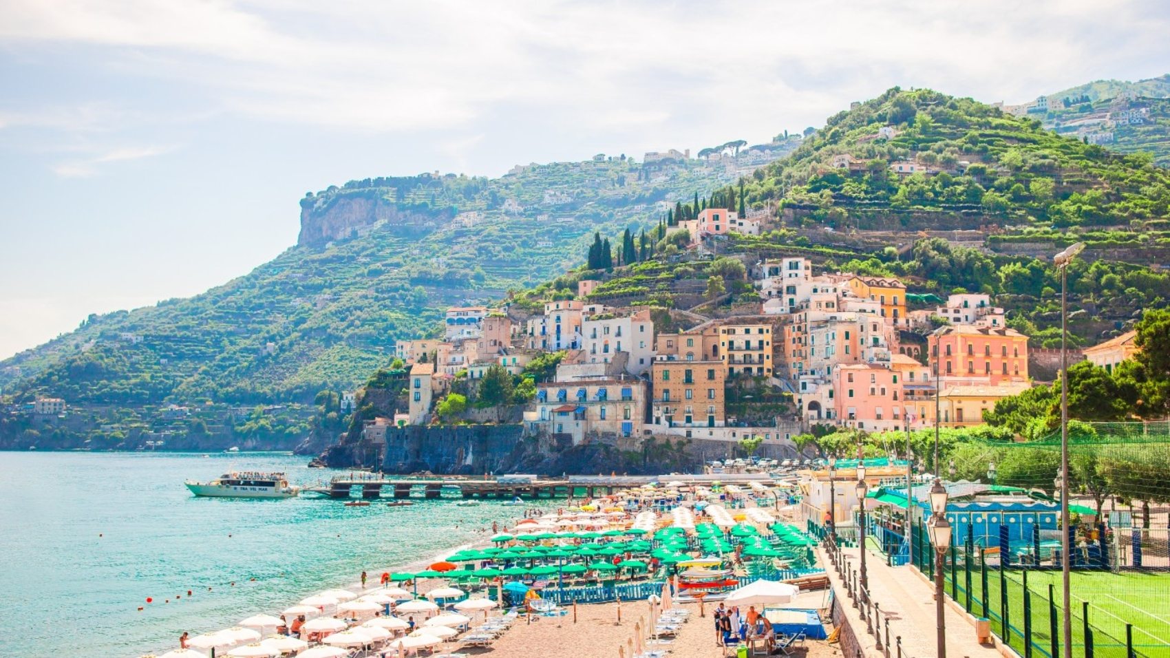 beautiful-coastal-towns-of-italy-scenic-amalfi-M96DQV4